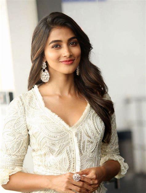 pooja hegde age marriage|Pooja Hegde age, family, husband, movies, biography。